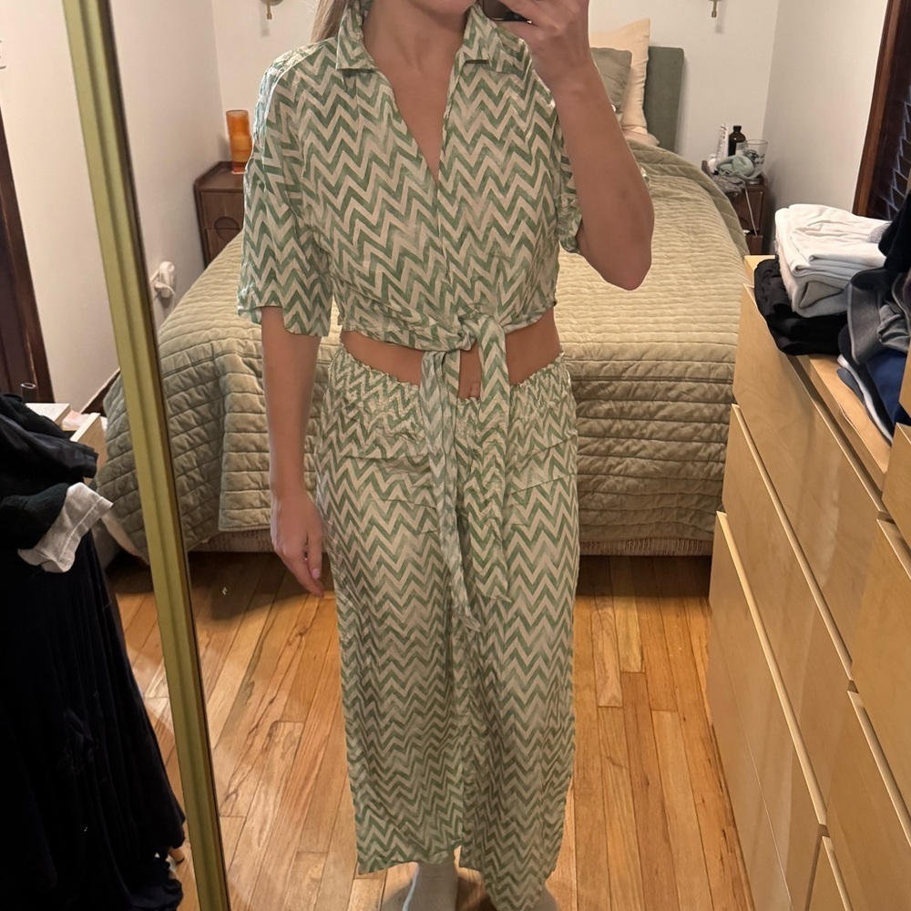 Chevron Patterned Two Piece Set of